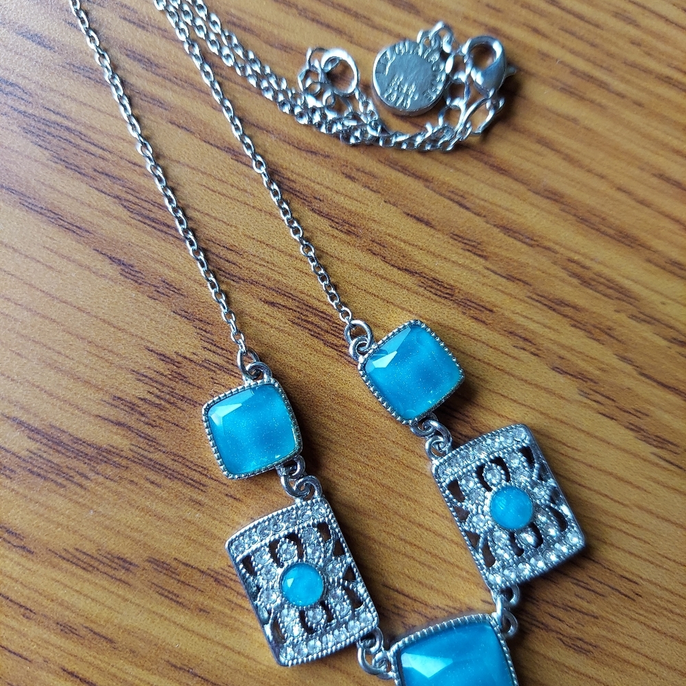 Liz Claiborne Silvertone Necklace w/Blue-ish Faux Stones and Faux Diamonds. - Picture 12 of 16
